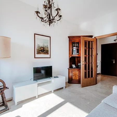 Sweet On The Lake - Downtown Apartment